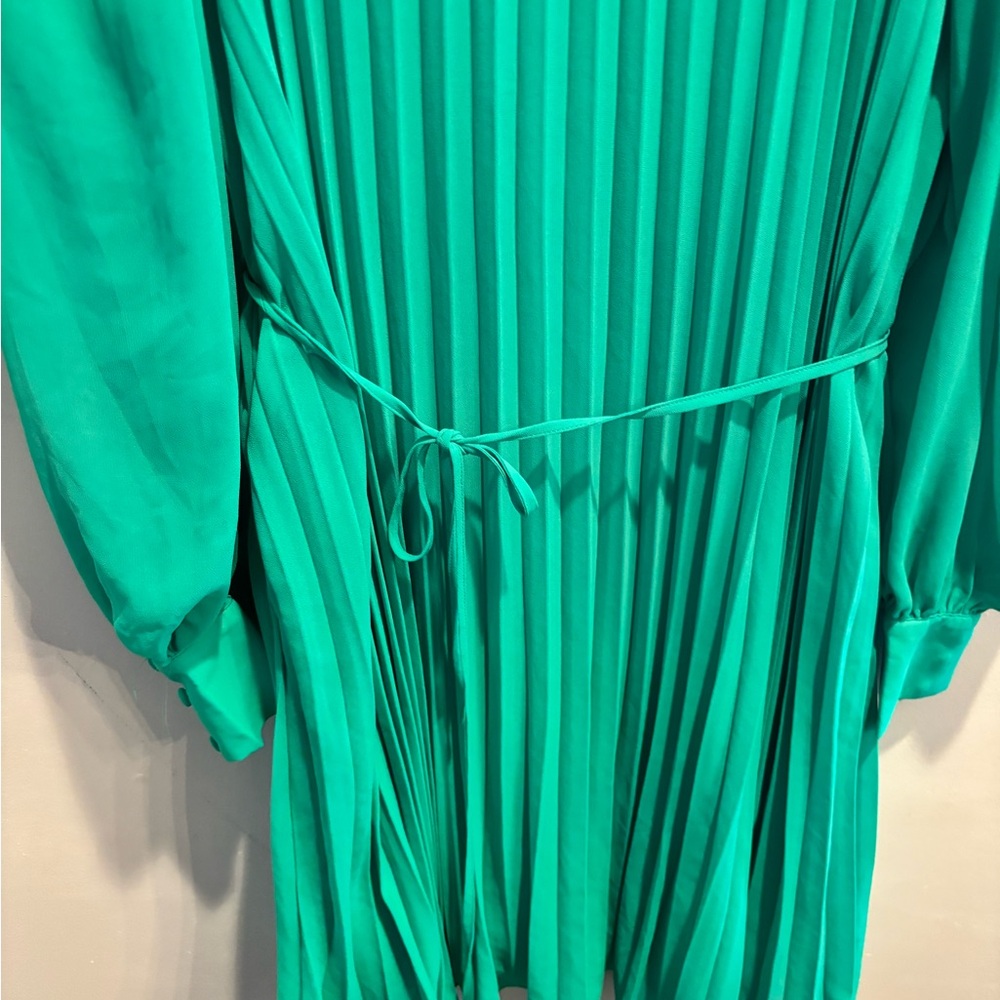 Torrid Vibrant Green Long Sleeve Dress Easter spring pleated midi size 12 - Picture 11 of 16